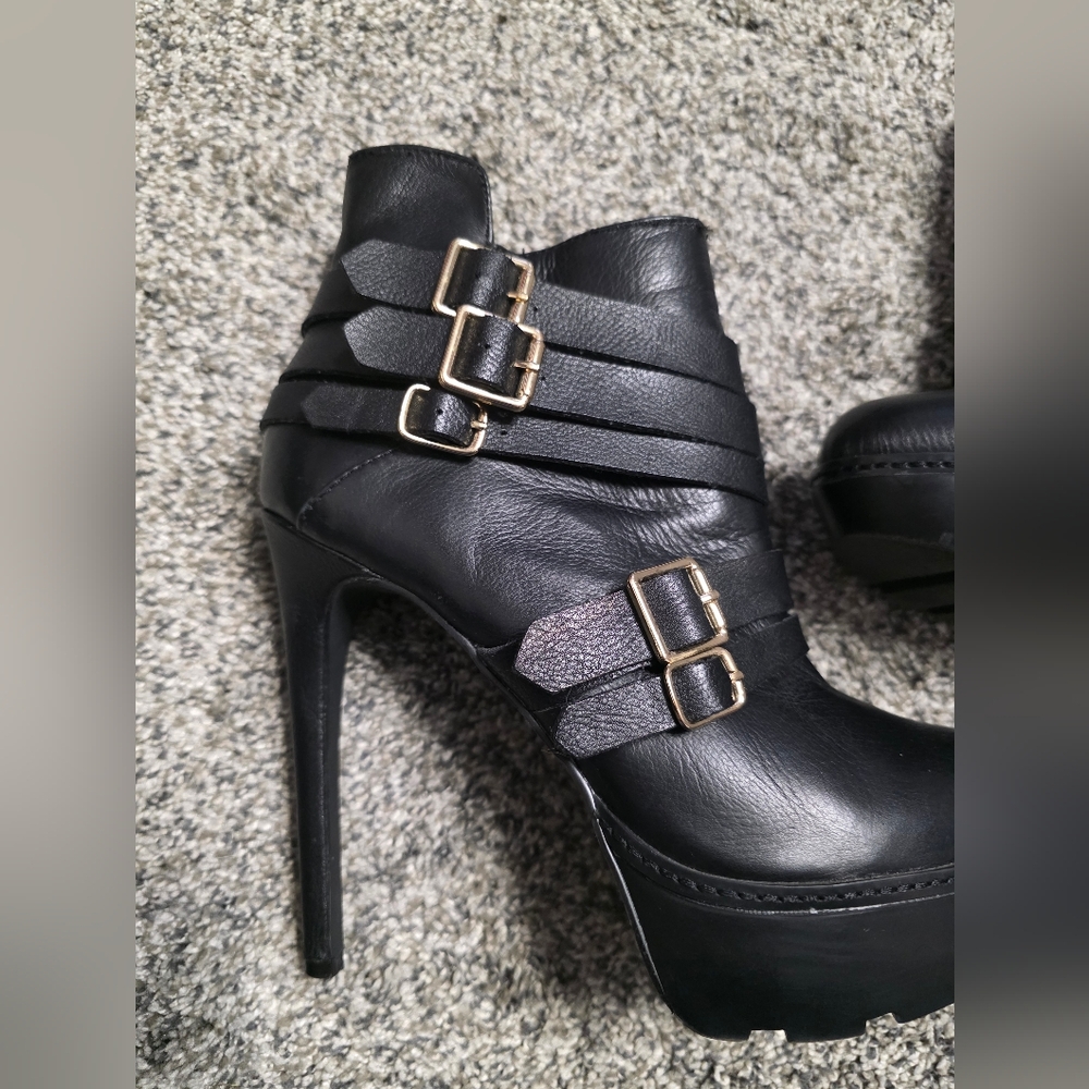 Steve Madden Genuine Leather Boots with Gold Buckle Detail And Side Zipper - Picture 5 of 13